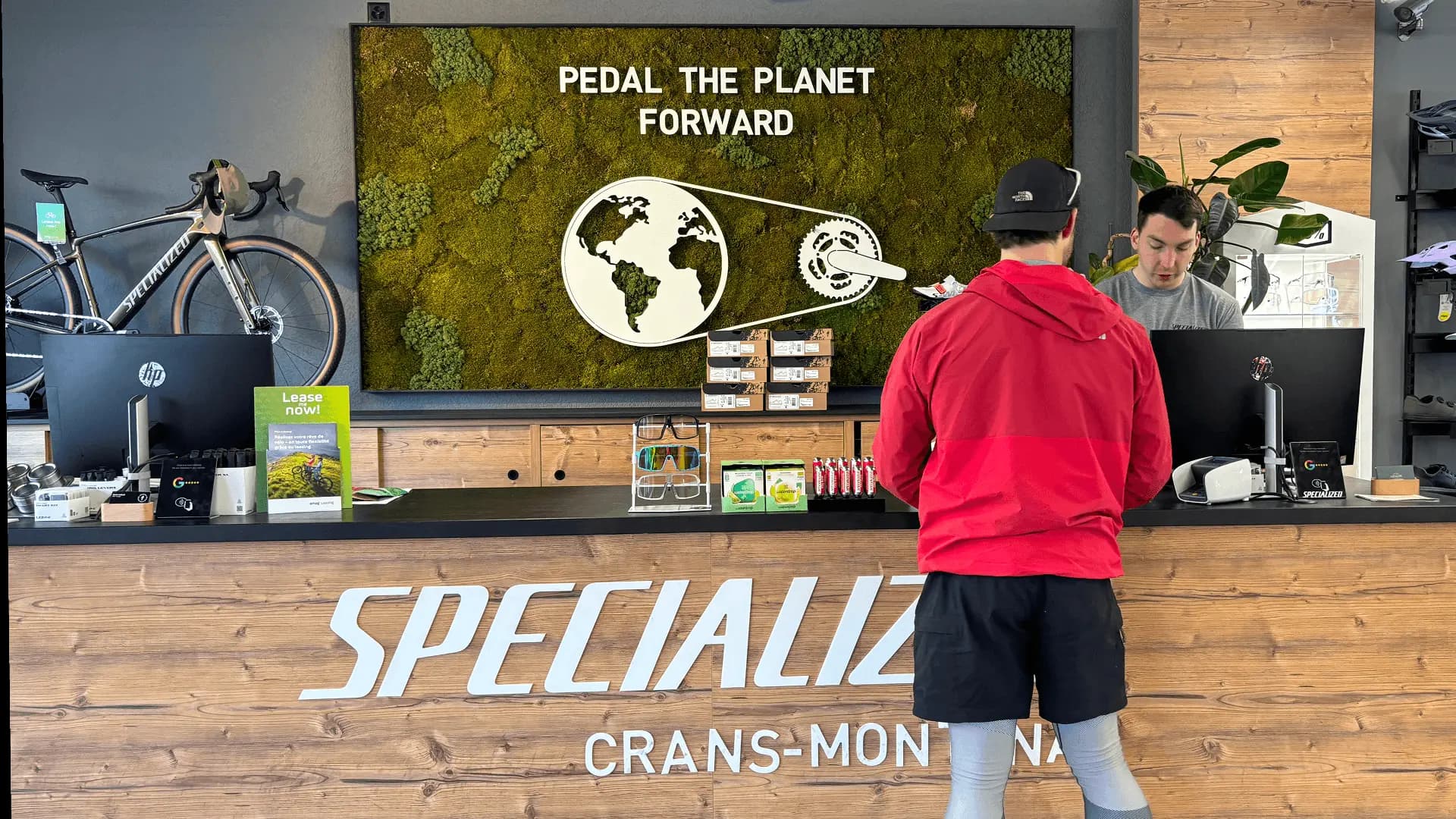 Équipe Specialized sur les sentiers de Crans-Montana